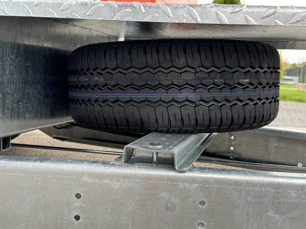 BUILDER 2615/2 - 2700 kg