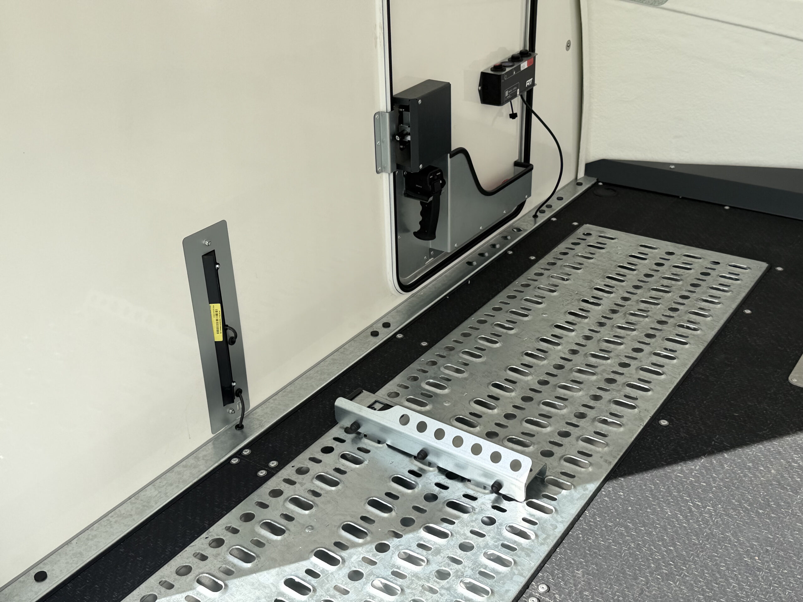 Race Transporter 7 - Porte voiture confidentiel 3500kg